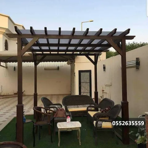 مظلات خشبية للسيارات في مكة
