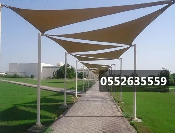 تنفيذ أعمال تركيب مظلات ضمن أعمال شركة متخصصة